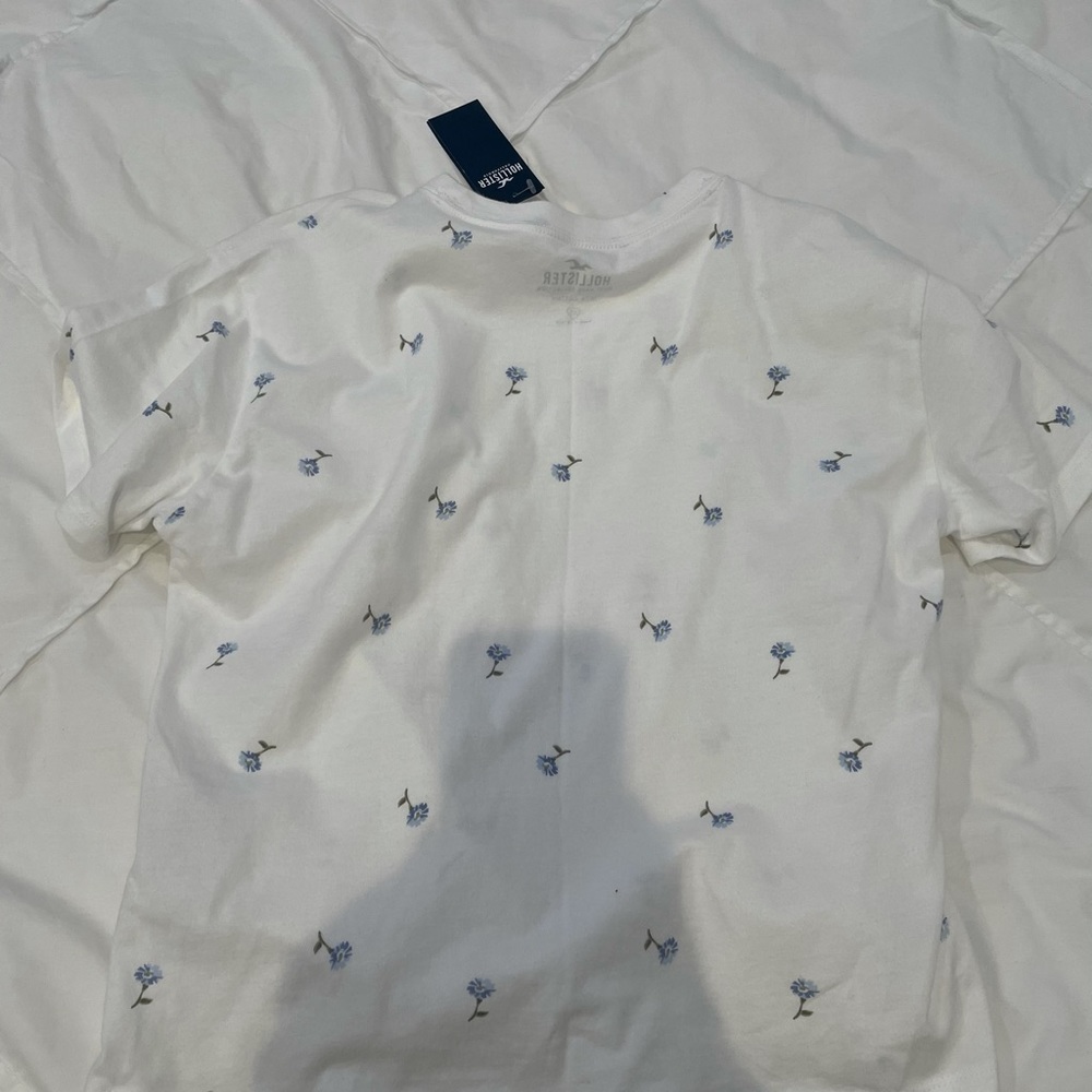 HOLLISTER FLOWER TEE - Picture 2 of 4